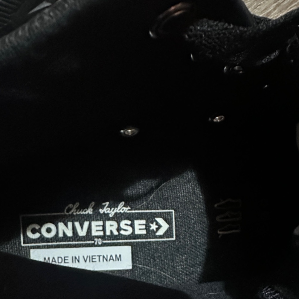 Sleek Black and White High-Top Sneakers - Picture 7 of 8